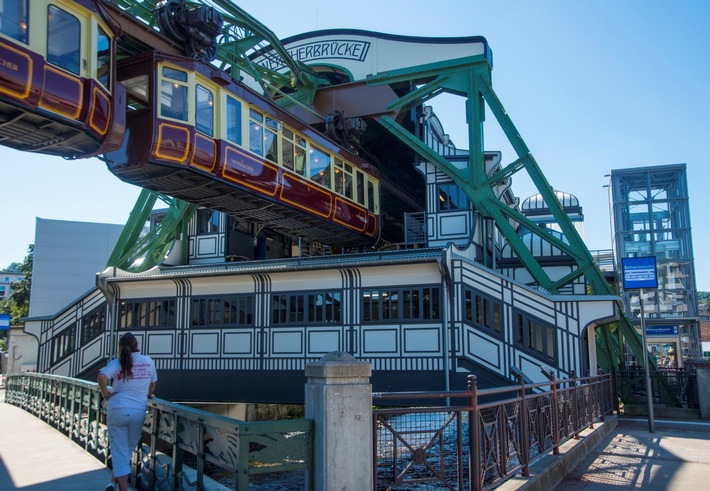 Projekt 2050 der Wuppertaler Schwebebahn / Historischer Kaiserwagen wird mit Millionenaufwand für 30 Jahre runderneuert